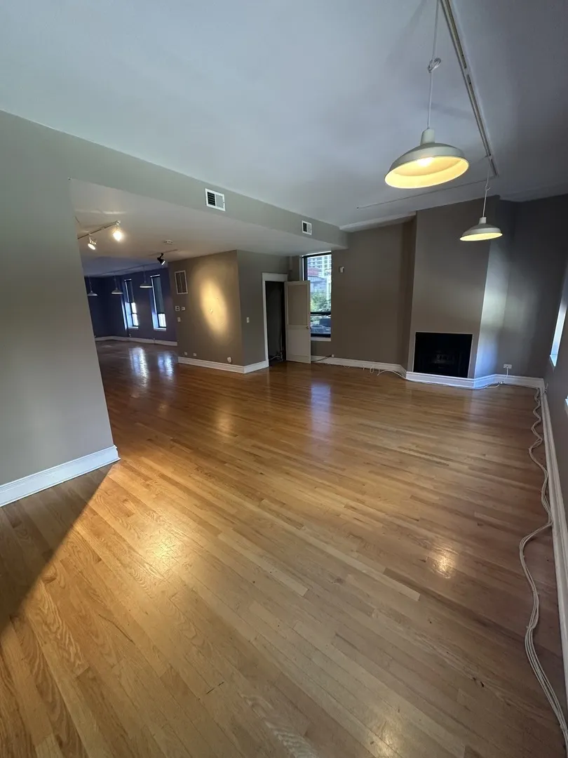 536 N Clark Street IL