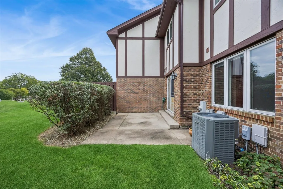 8909 Silverdale Drive 5C IL