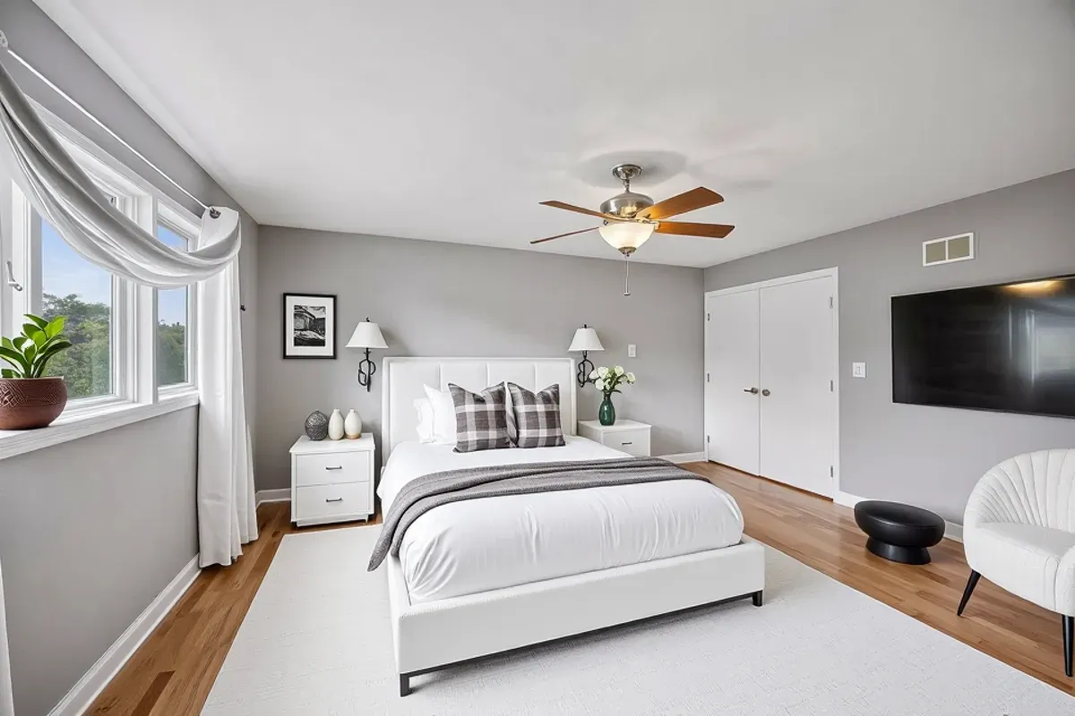 8909 Silverdale Drive 5C IL
