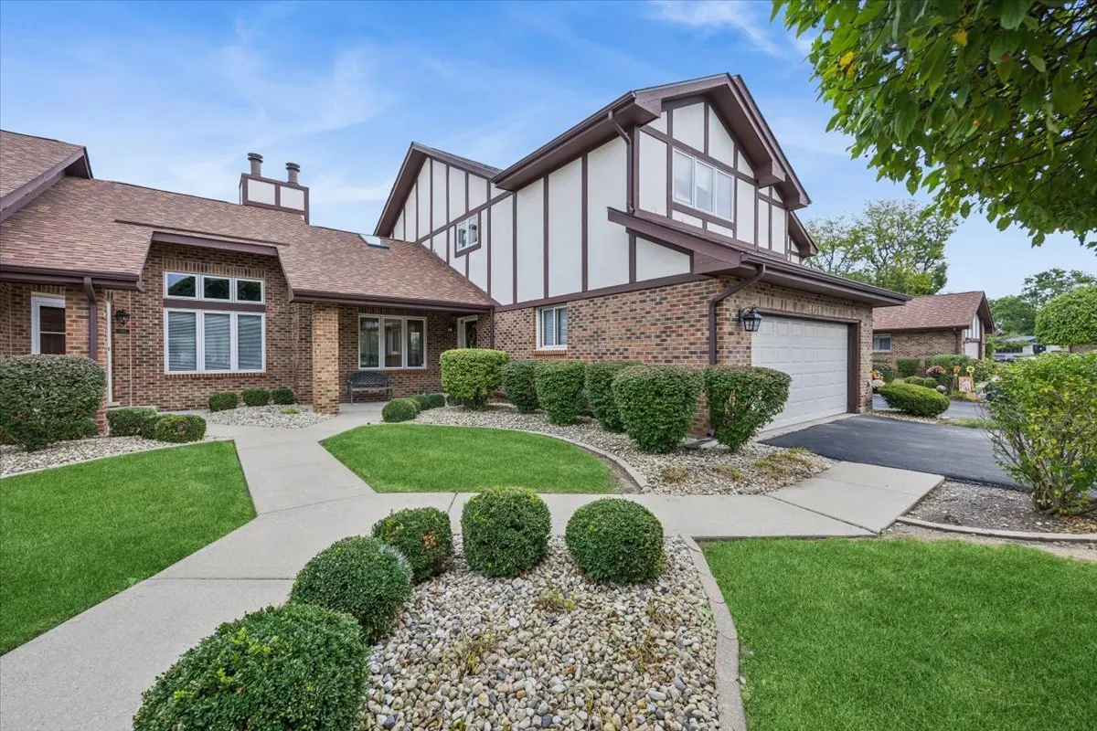 8909 Silverdale Drive 5C IL