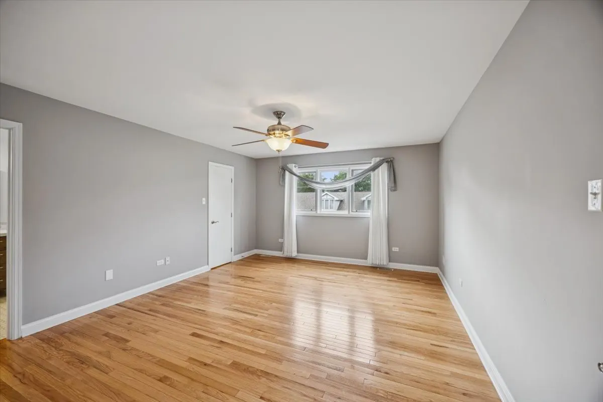 8909 Silverdale Drive 5C IL