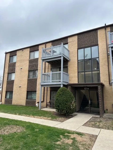 674 Pinecrest Drive 203 IL