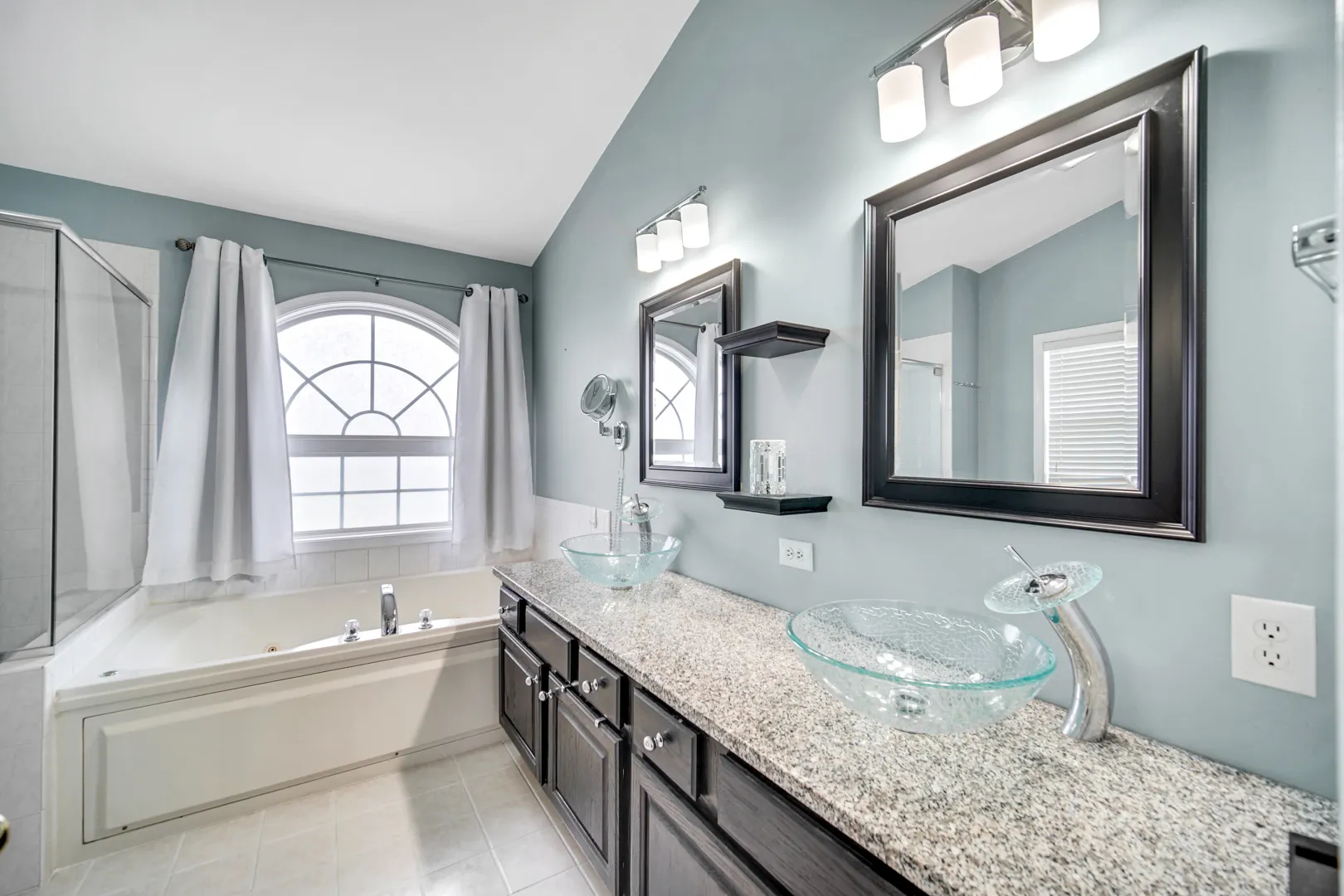 5 Lancaster Court IL
