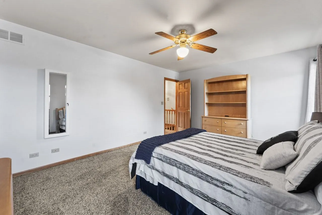 700 N Hundley Street IL