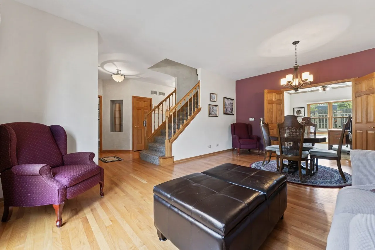 700 N Hundley Street IL
