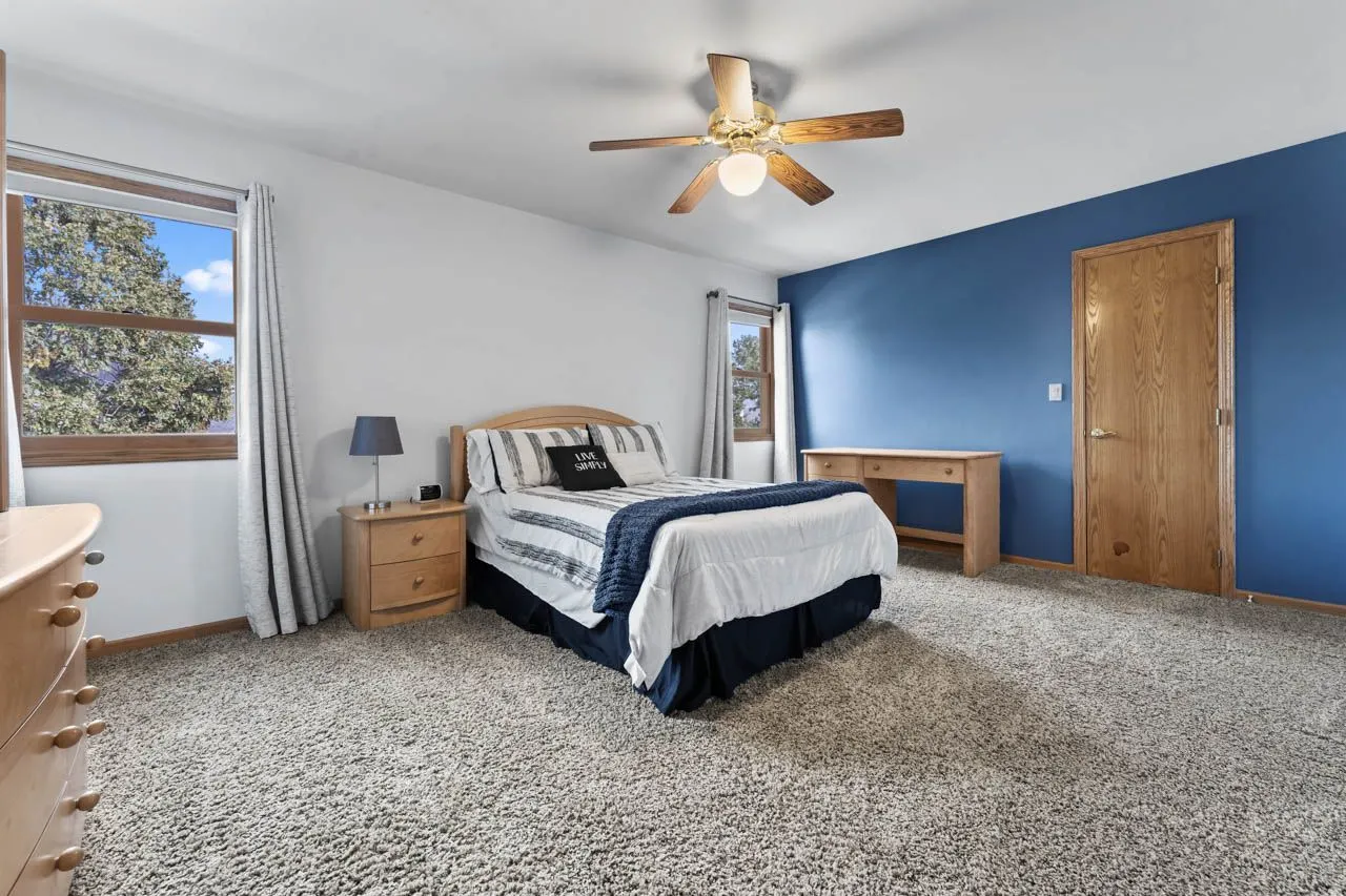 700 N Hundley Street IL
