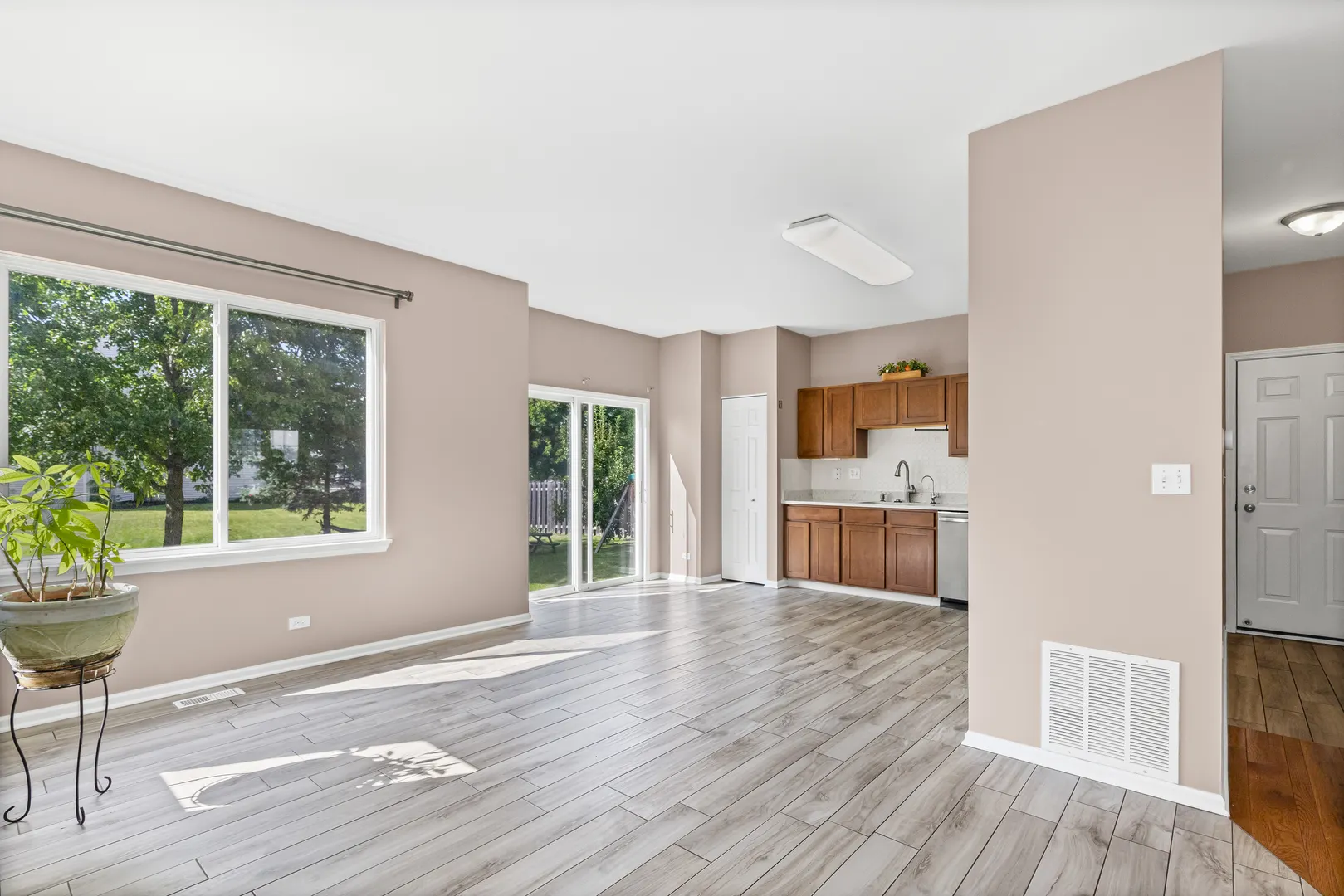 472 W Savoy Drive IL