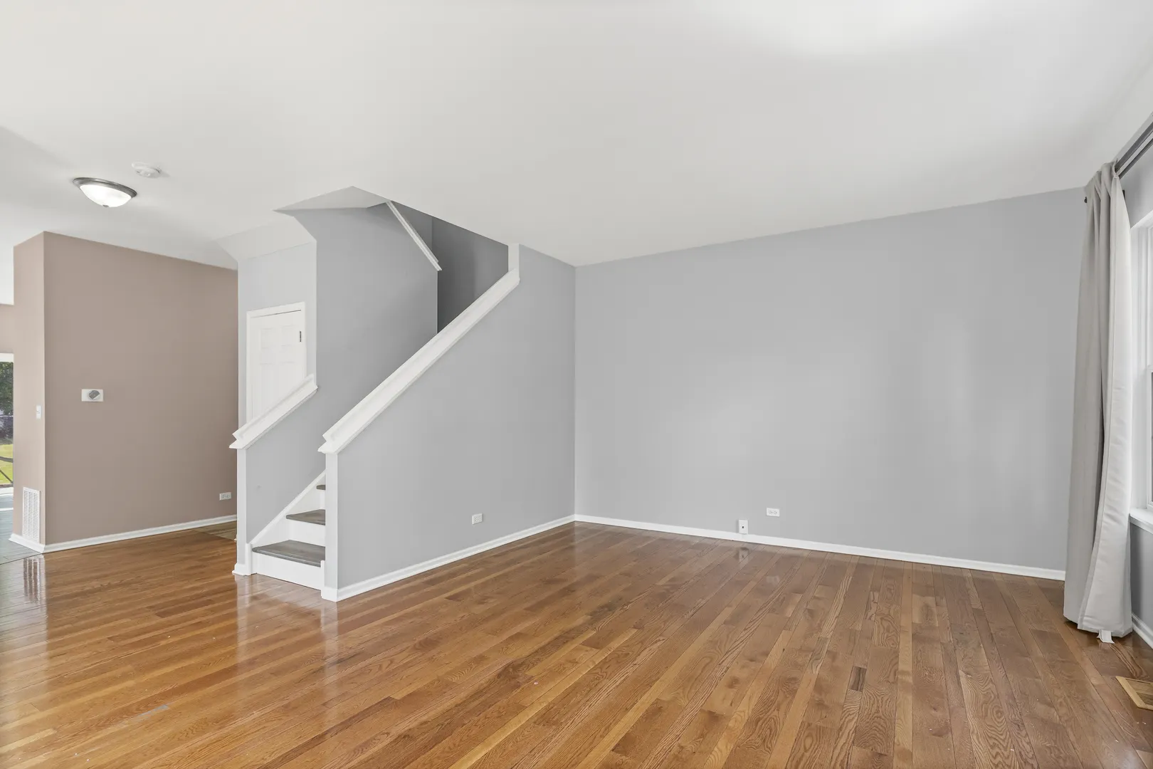 472 W Savoy Drive IL