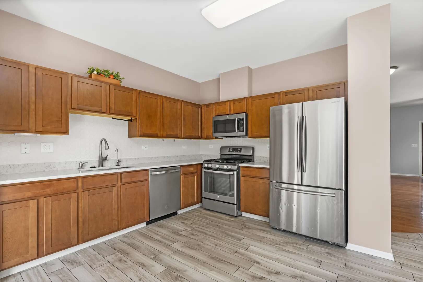 472 W Savoy Drive IL