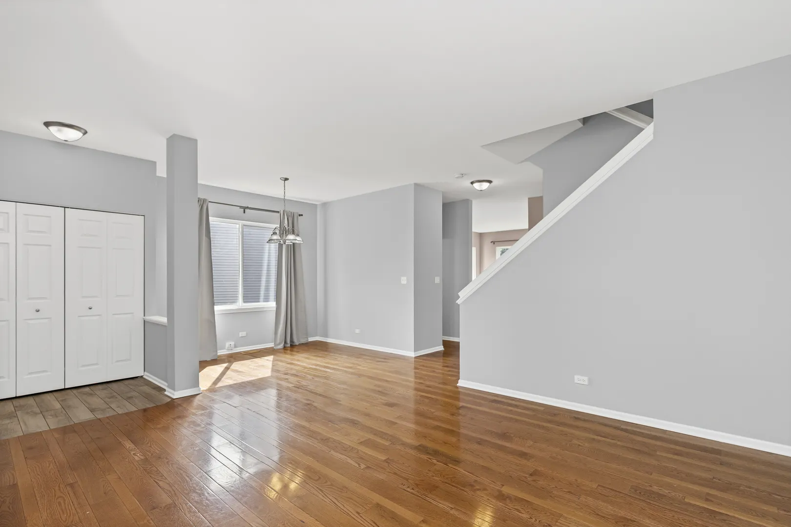 472 W Savoy Drive IL