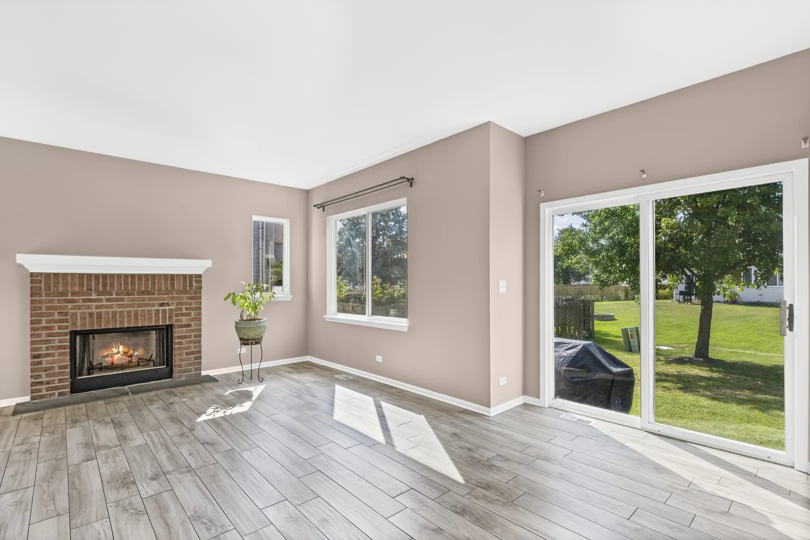 472 W Savoy Drive IL
