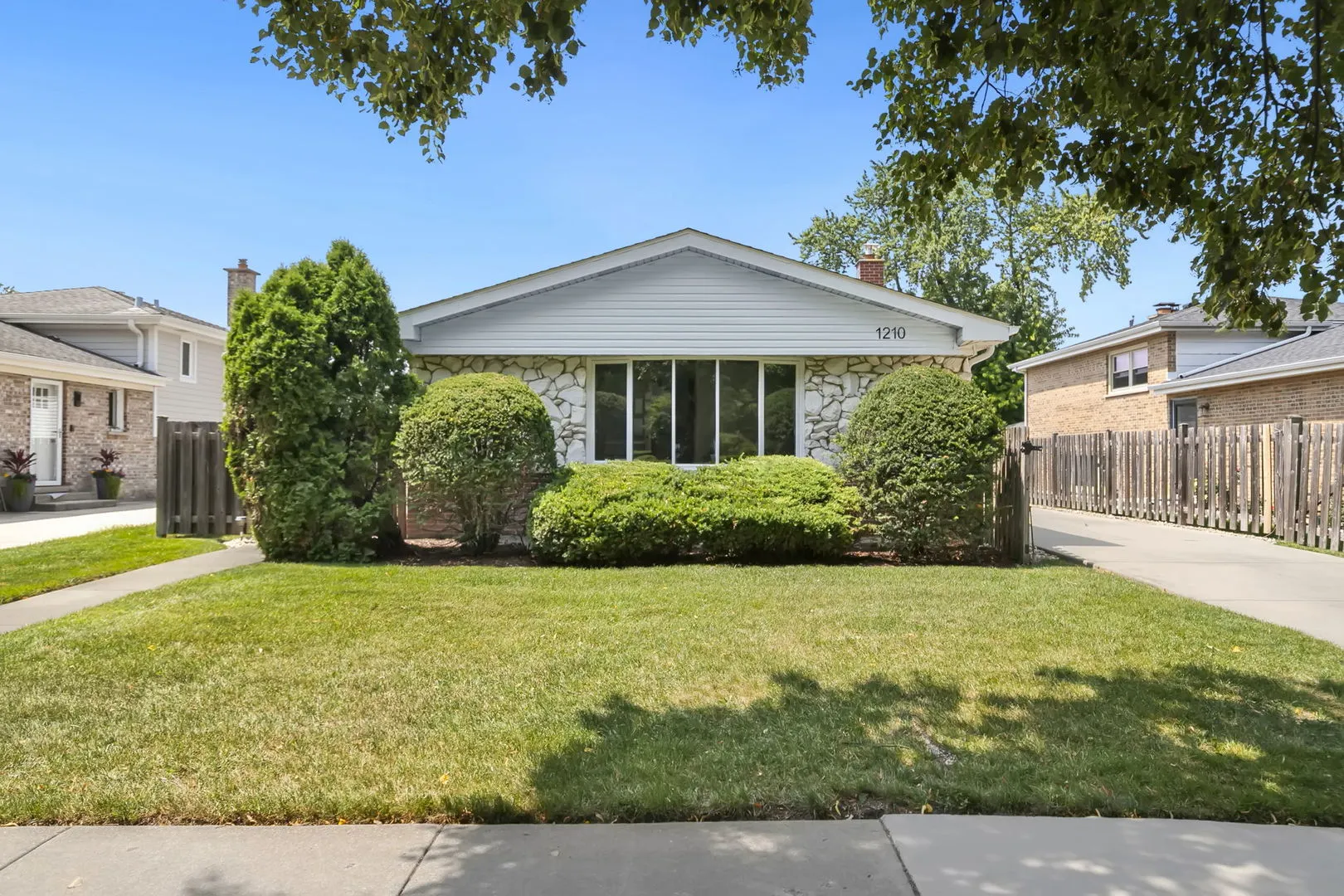 1210 S Douglas Avenue IL