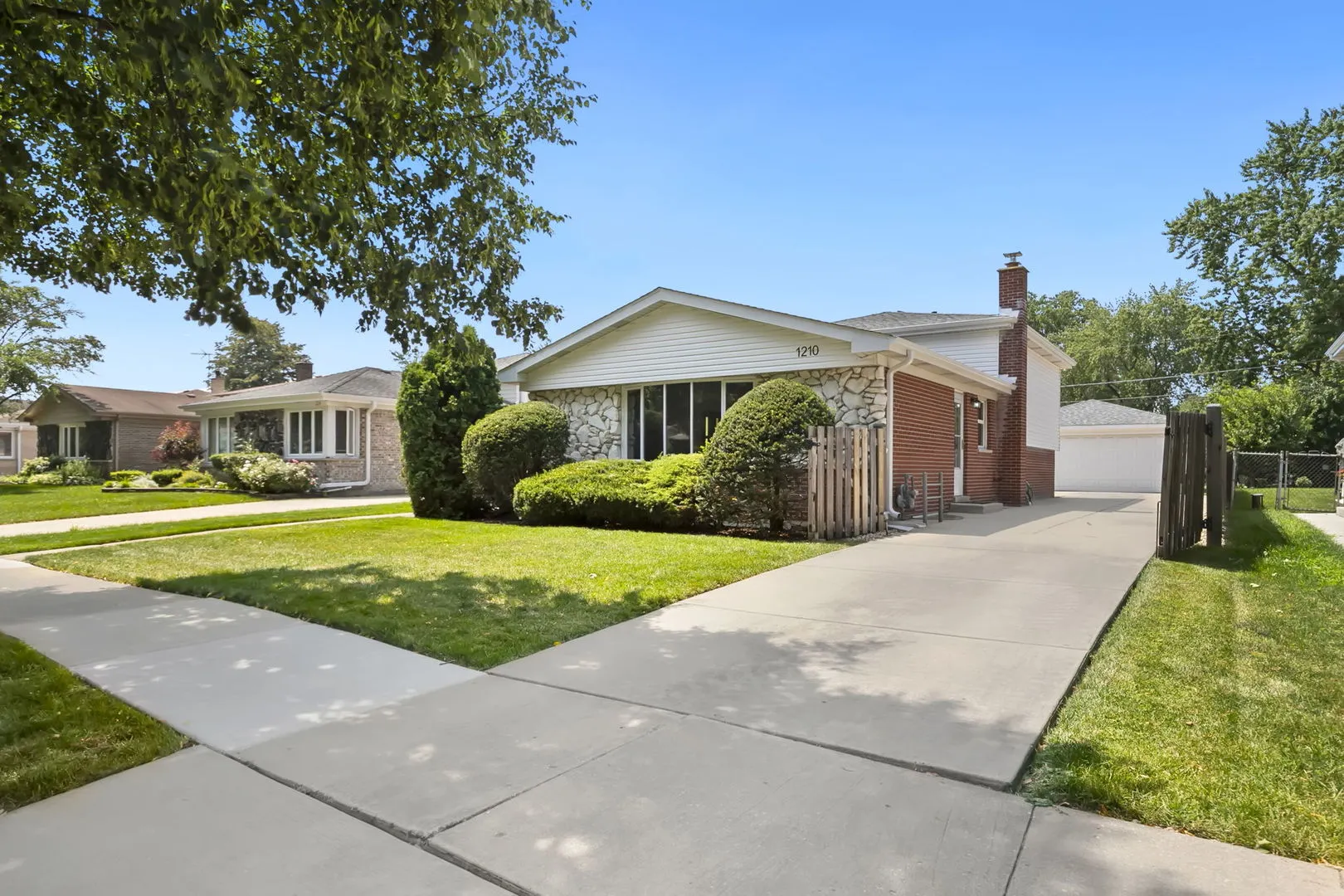 1210 S Douglas Avenue IL