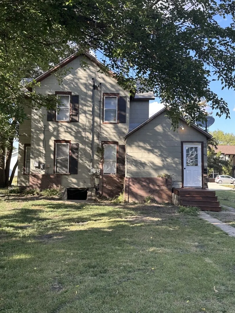 215 E Waupansie Street IL