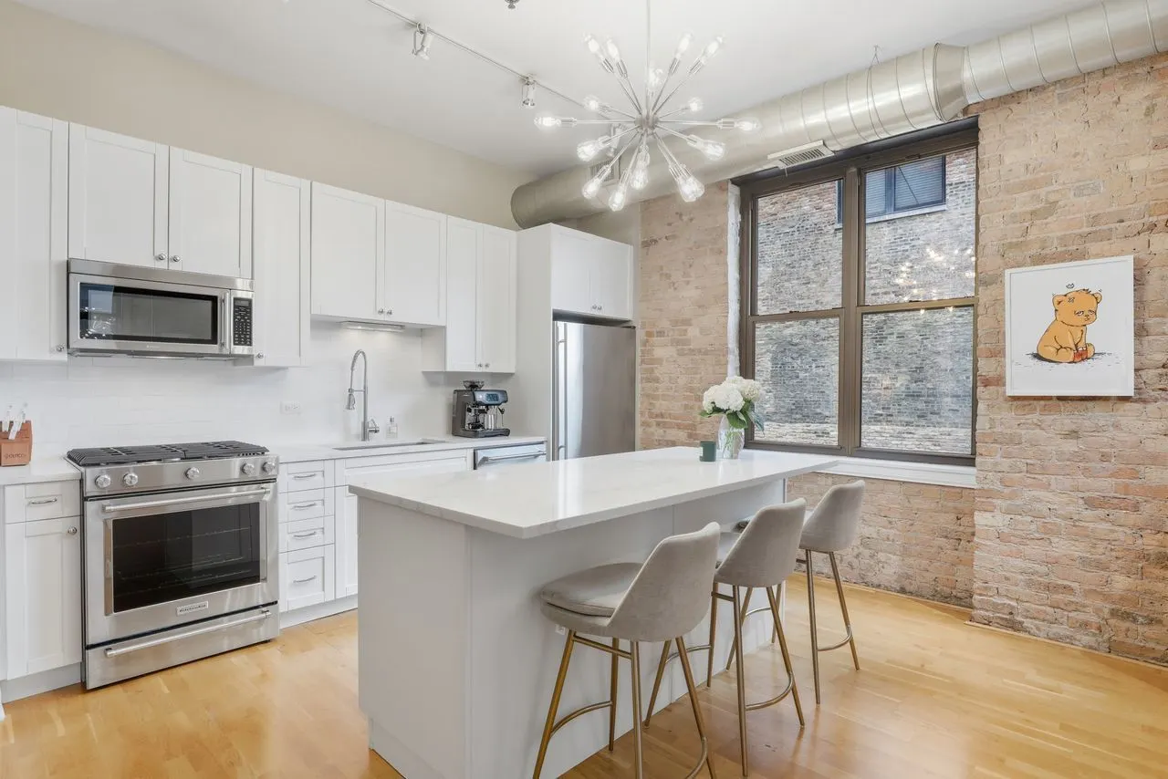 23 N Green Street 202 IL