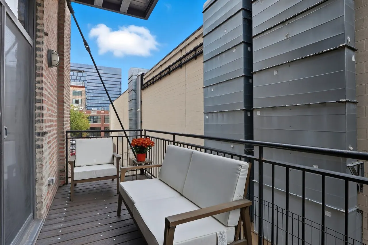 23 N Green Street 202 IL