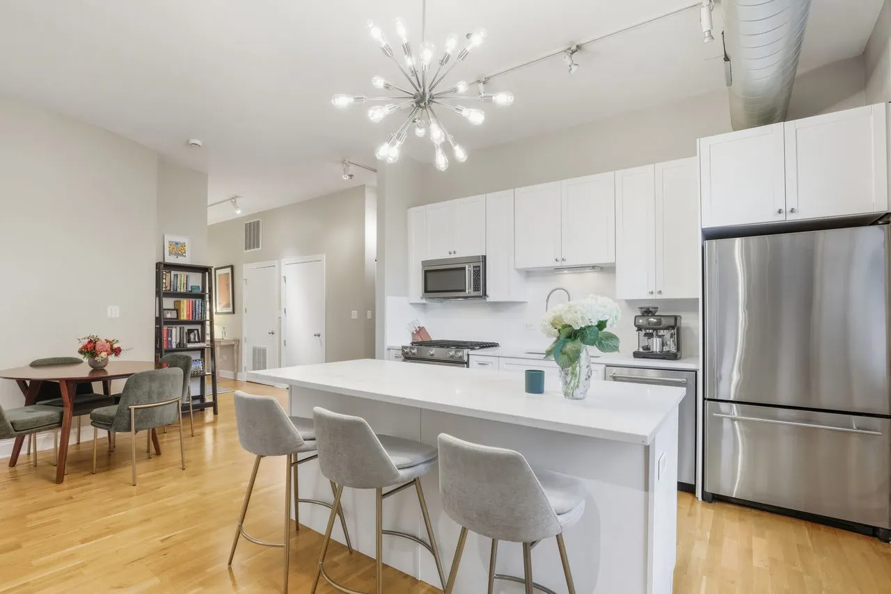 23 N Green Street 202 IL