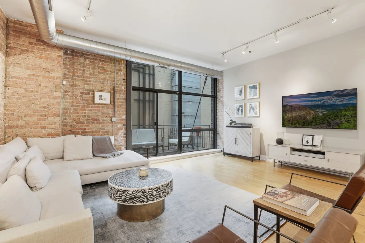 23 N Green Street 202 IL