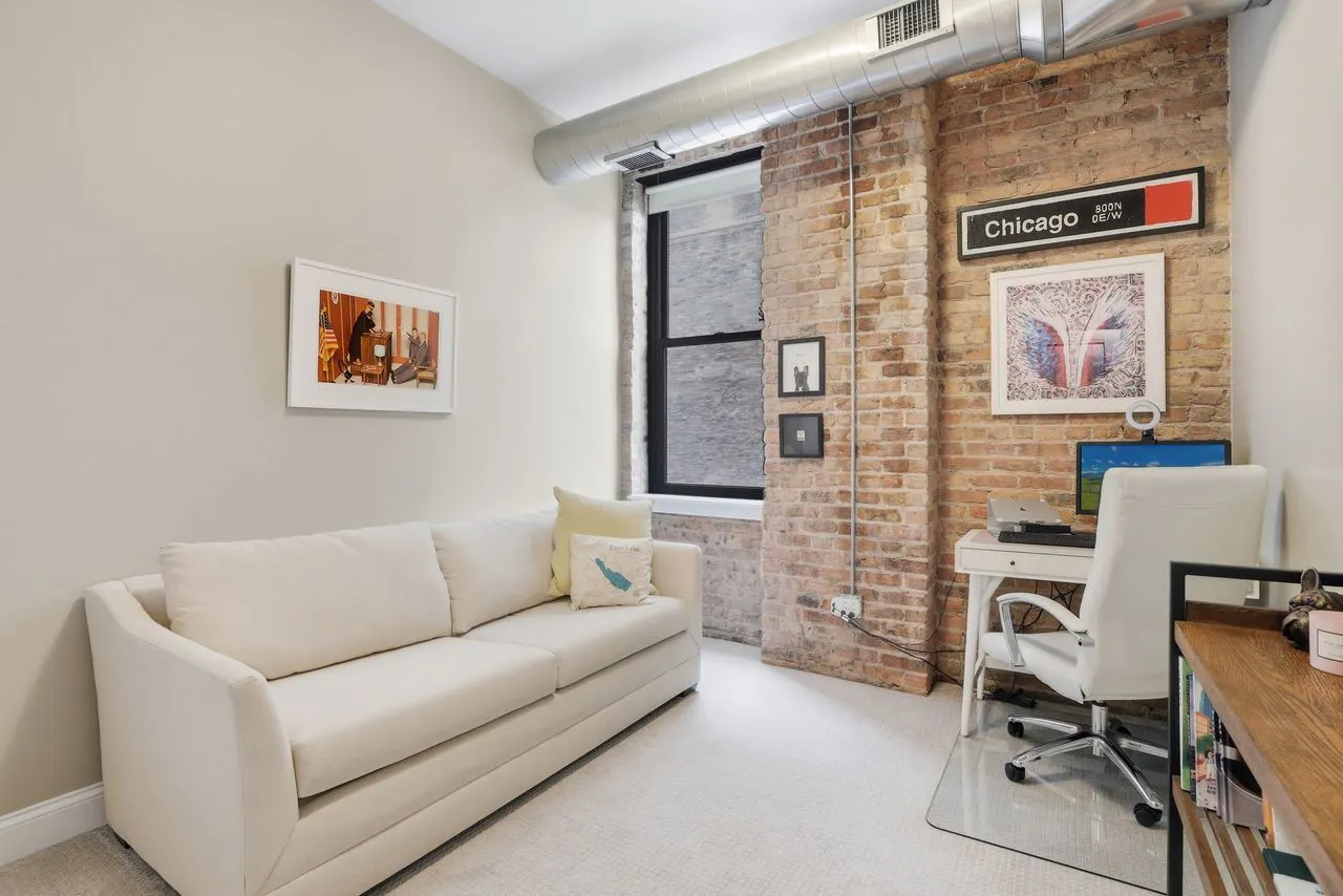 23 N Green Street 202 IL