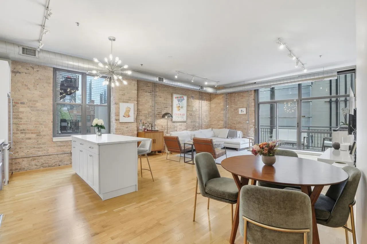 23 N Green Street 202 IL