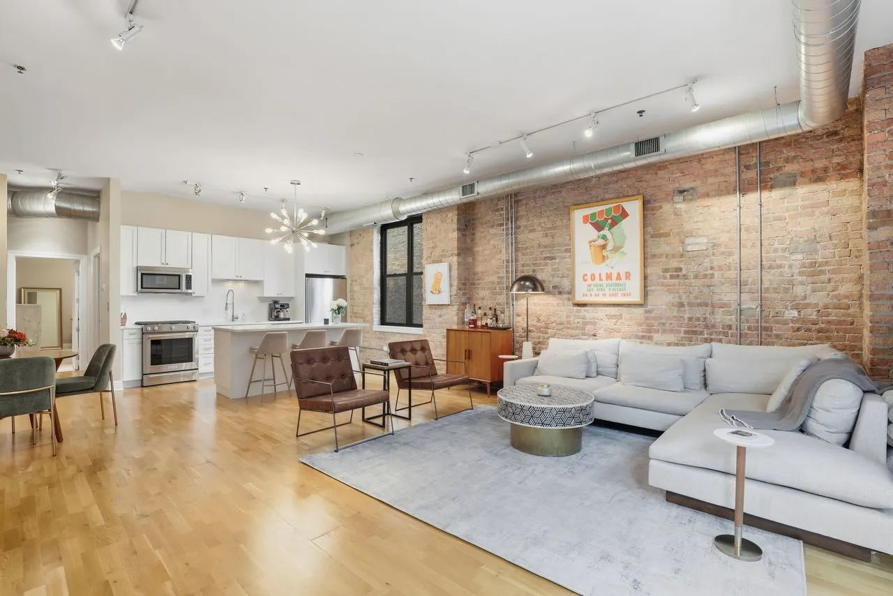 23 N Green Street 202 IL