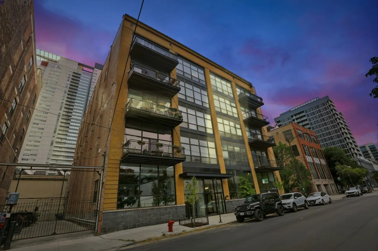 23 N Green Street 202 IL
