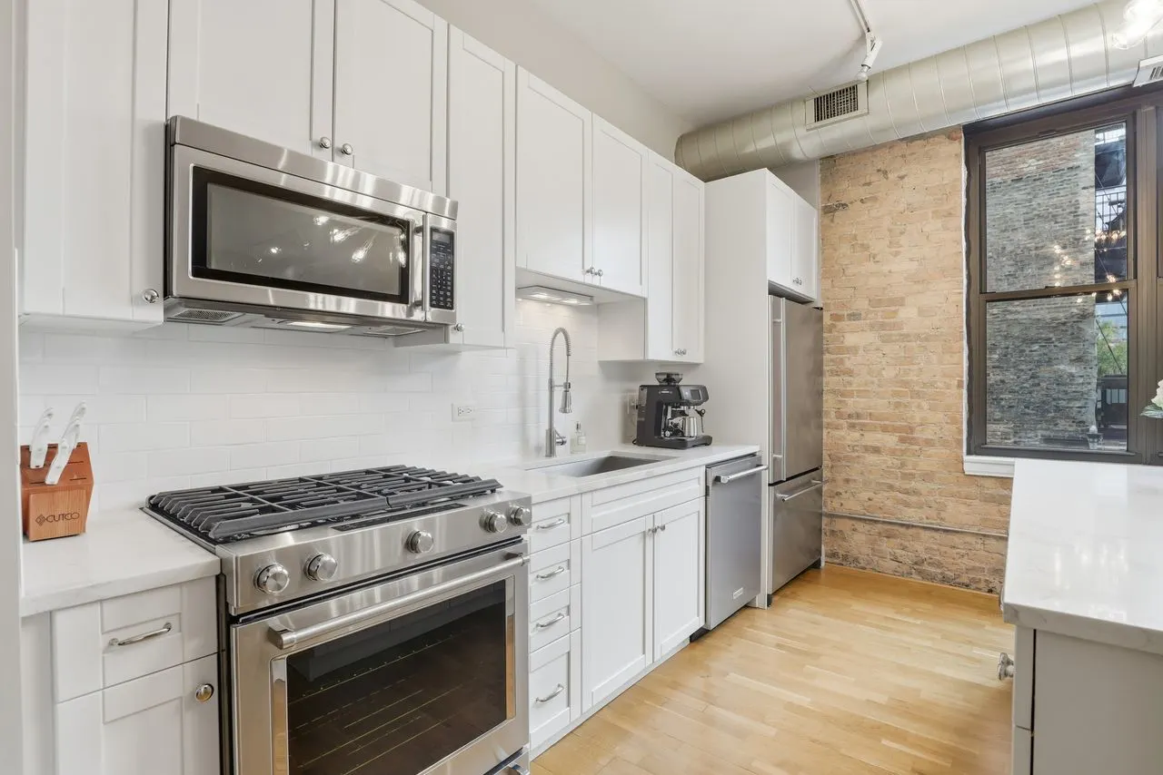23 N Green Street 202 IL