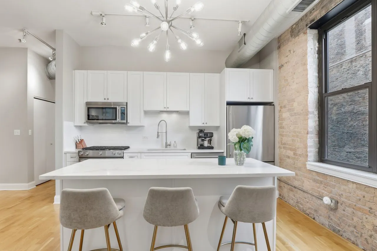 23 N Green Street 202 IL