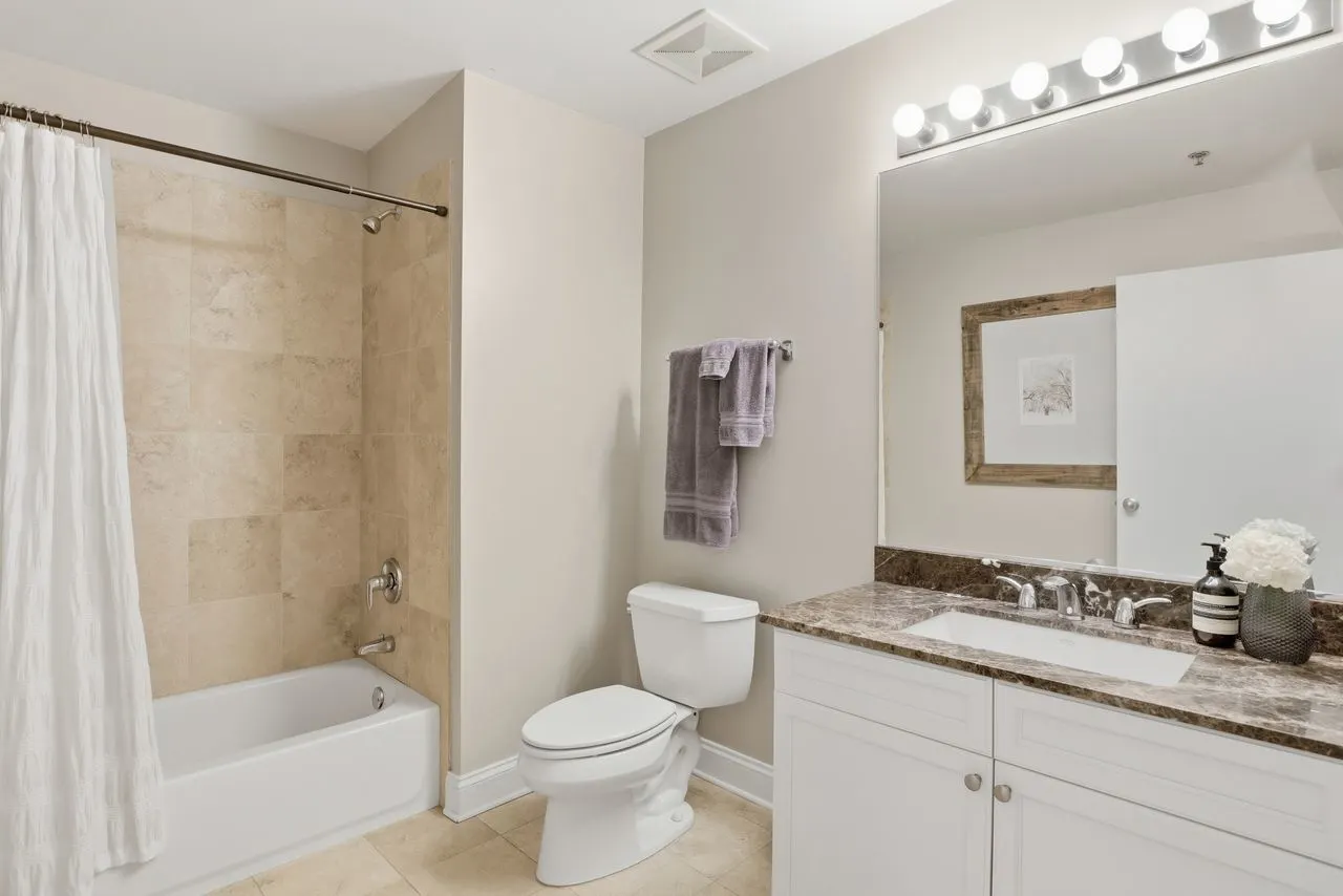 23 N Green Street 202 IL