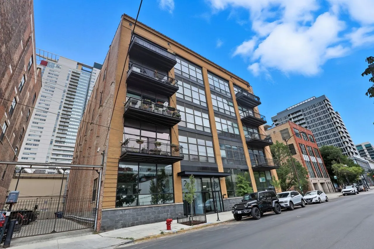 23 N Green Street 202 IL