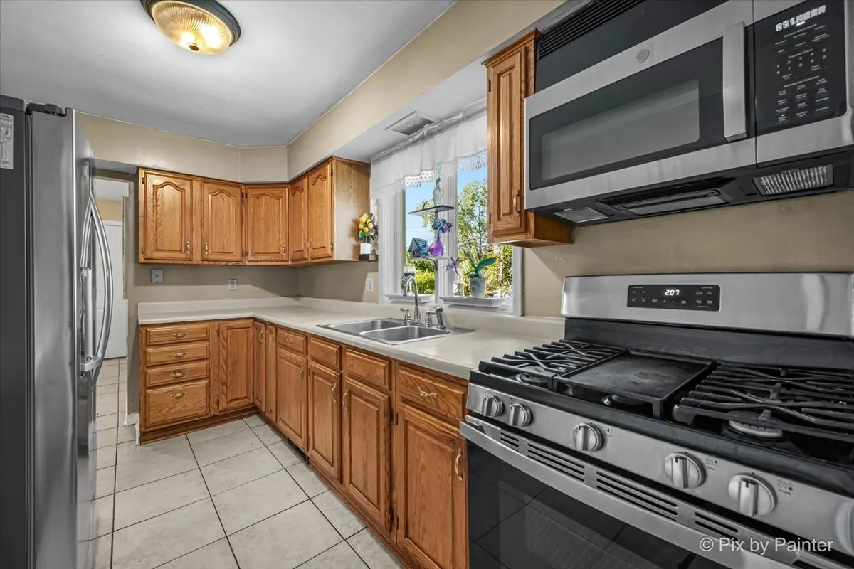 1103 LAWRENCE Avenue IL