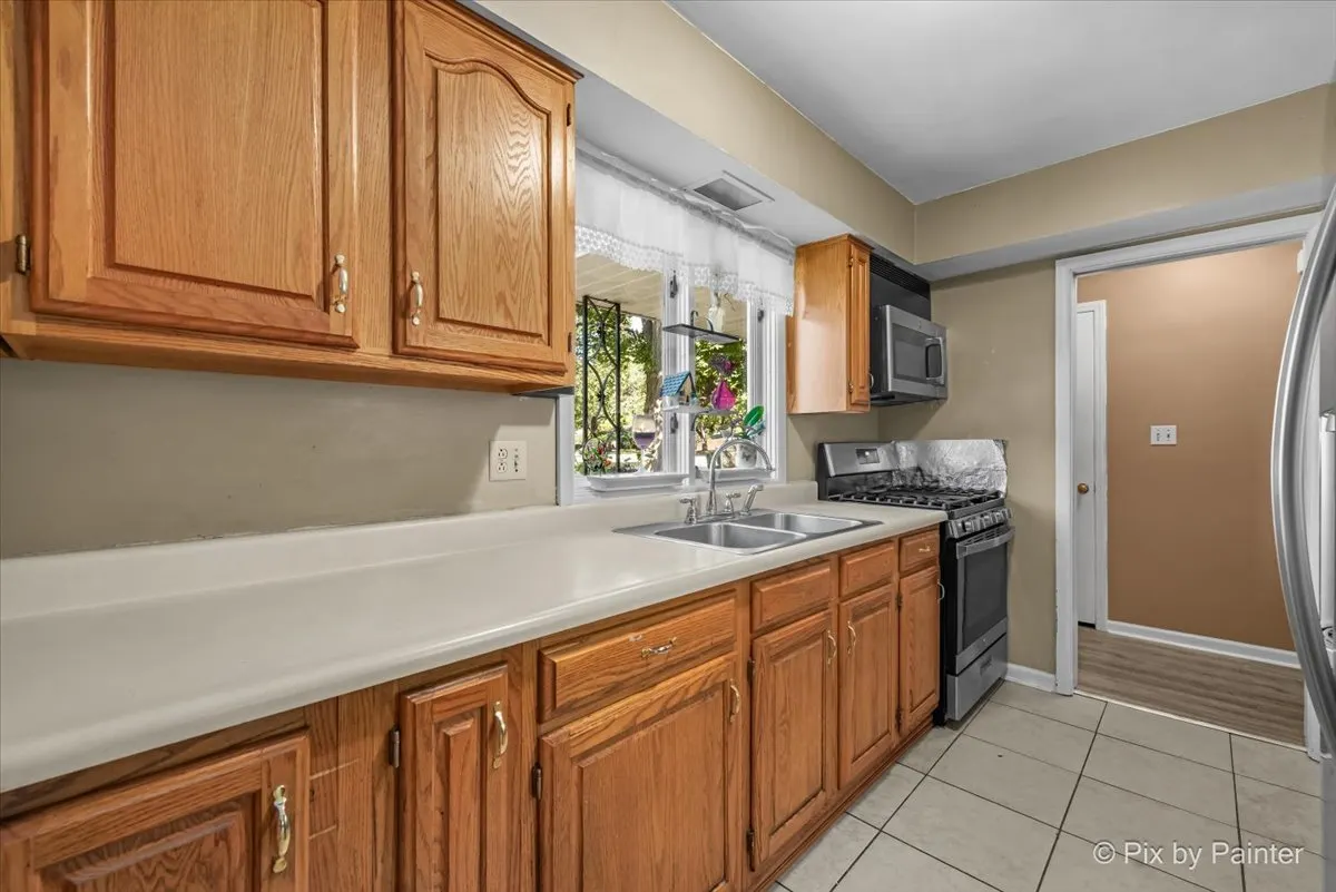 1103 LAWRENCE Avenue IL