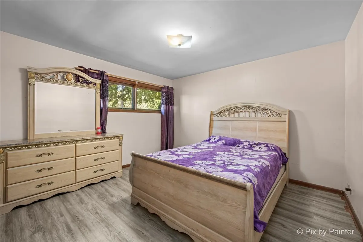 1103 LAWRENCE Avenue IL