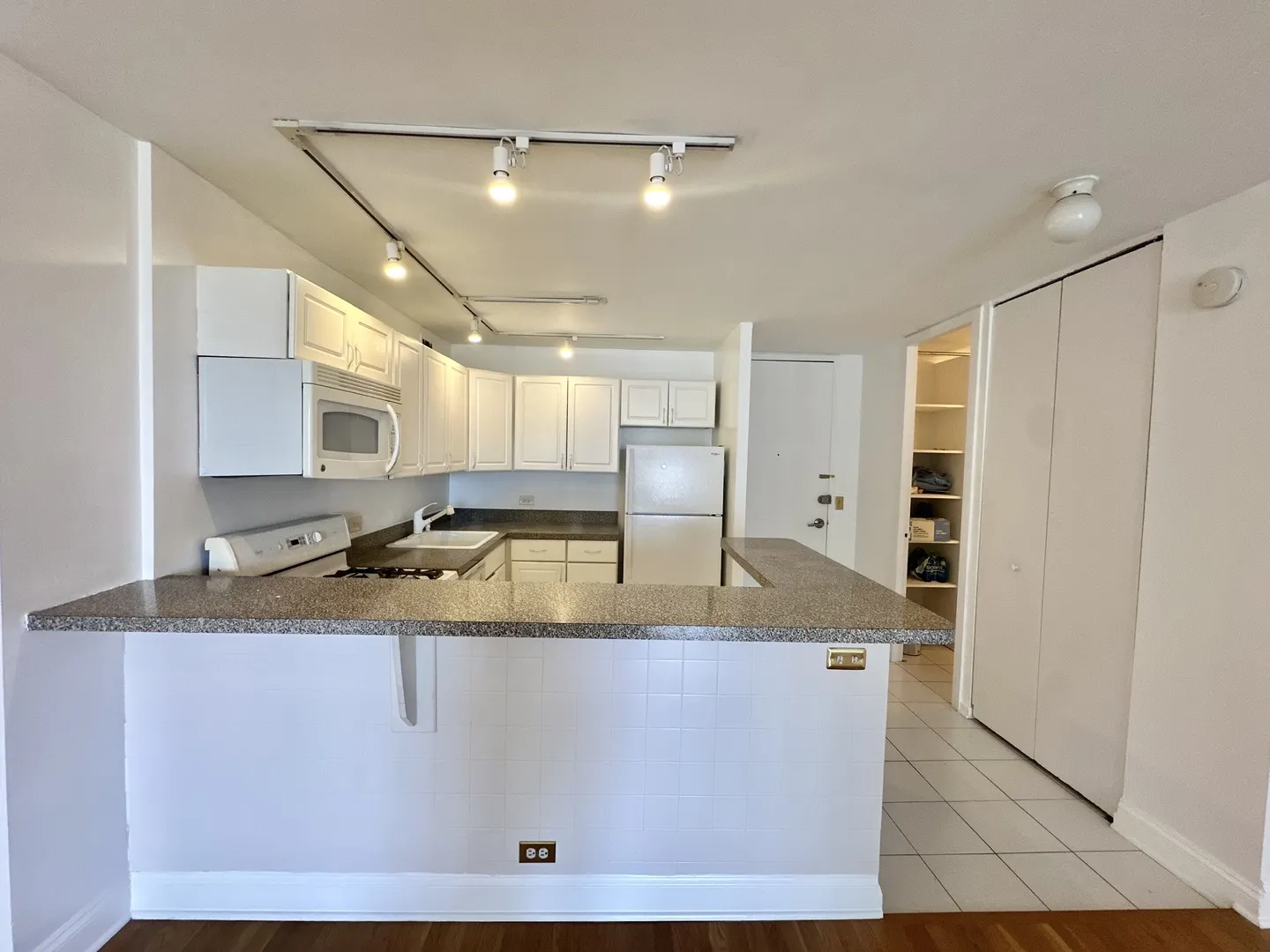 1960 N Lincoln Park West 2202 IL