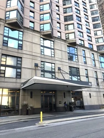 401 E Ontario Street 406 IL