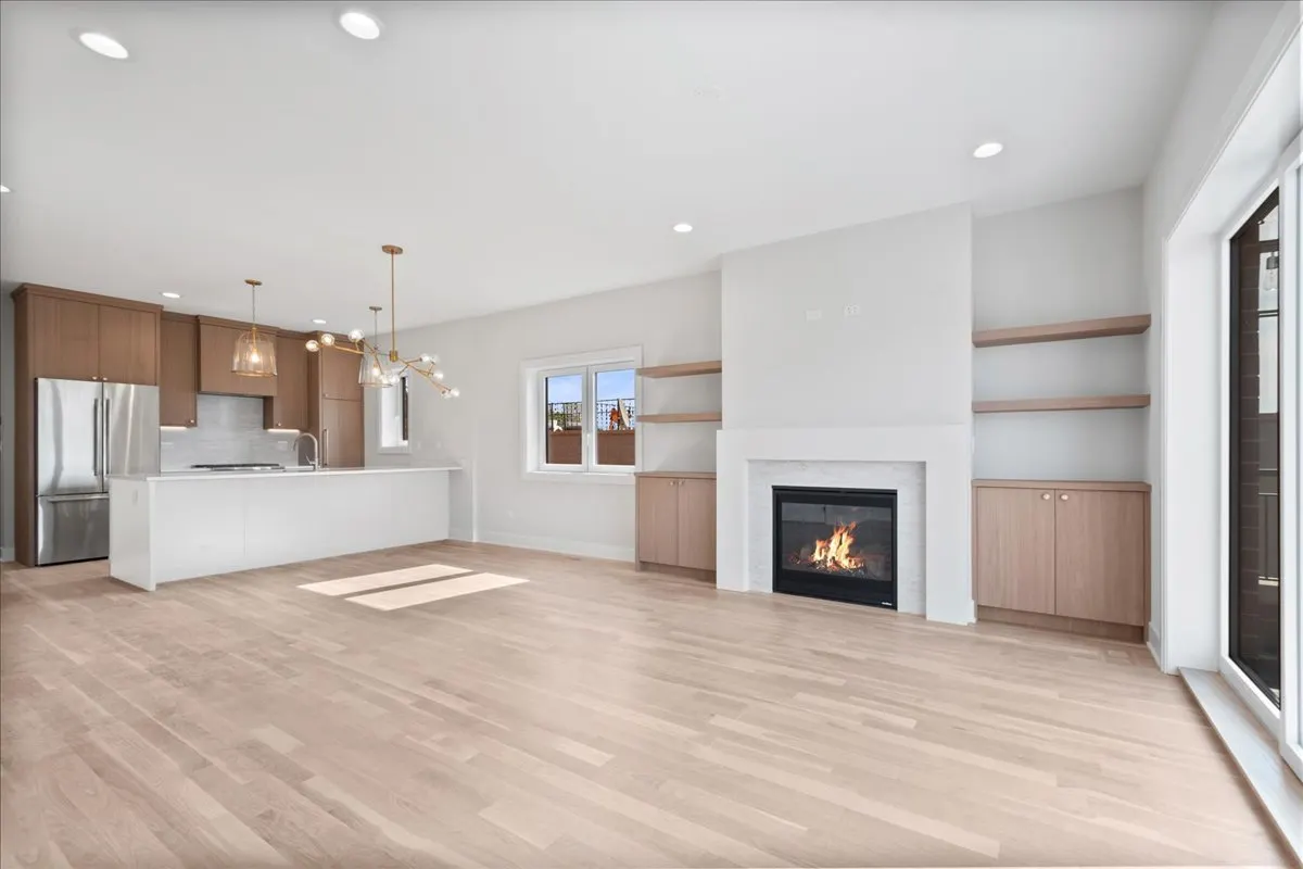 2437 N Clybourn Avenue 2N IL