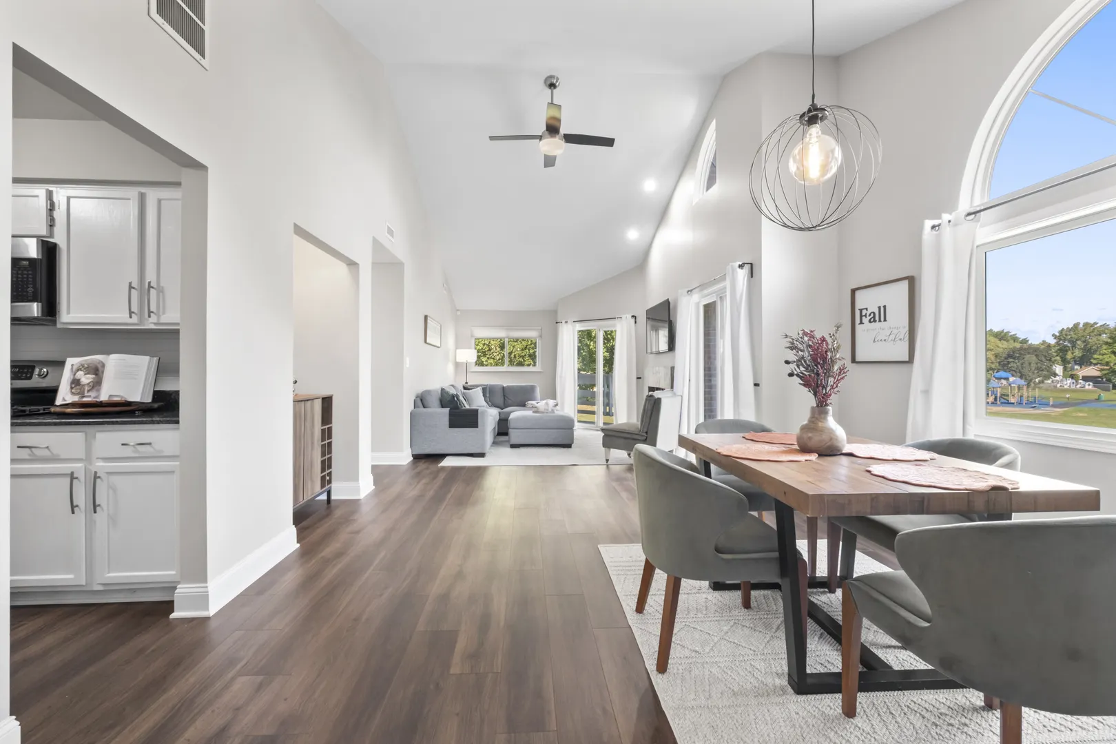 1152 Courtland Drive 406 IL