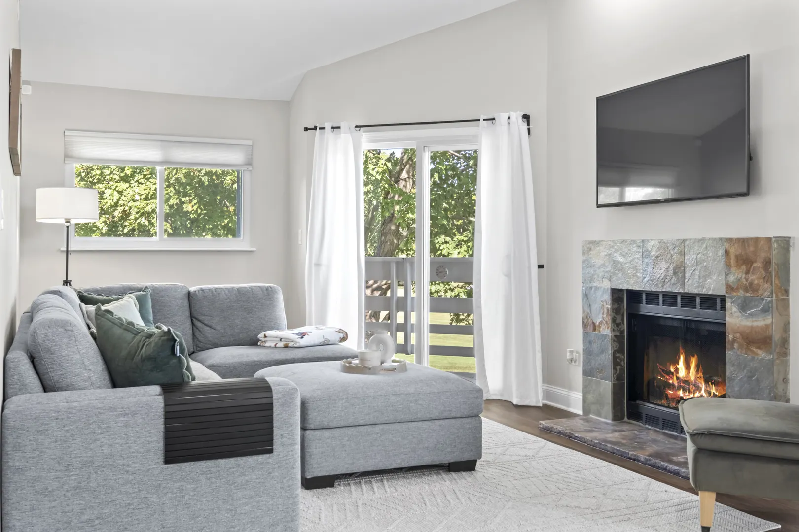 1152 Courtland Drive 406 IL