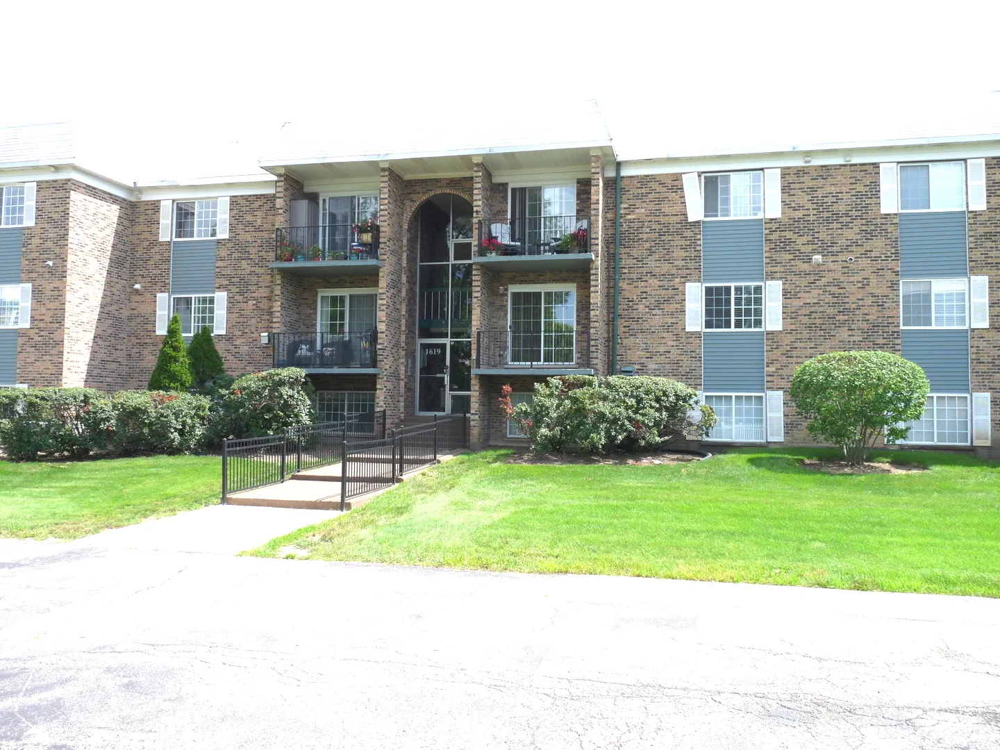 1619 N Windsor Drive 212 IL