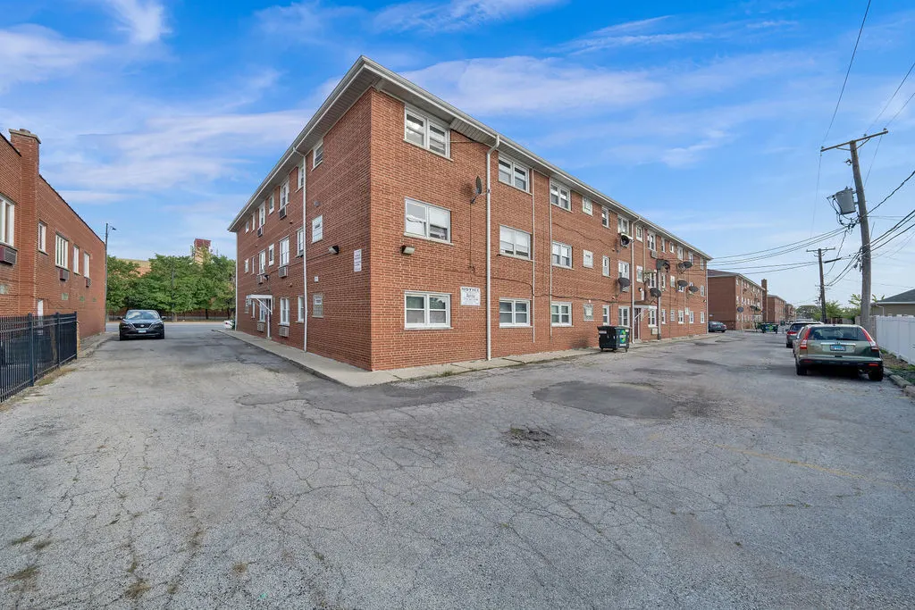 7932 S Pulaski Road 301E IL