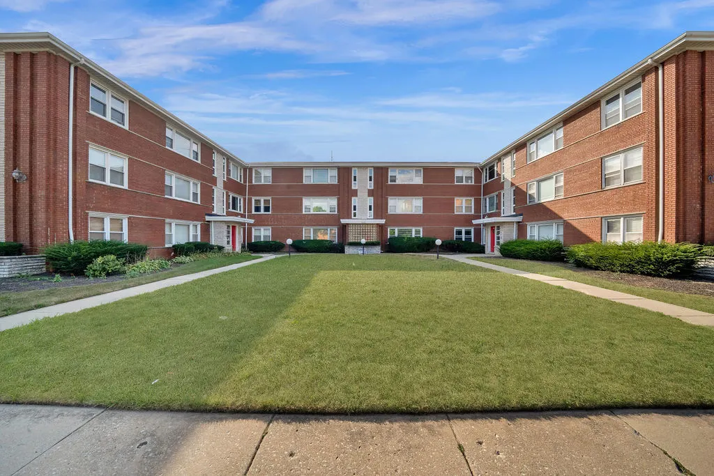 7932 S Pulaski Road 301E IL
