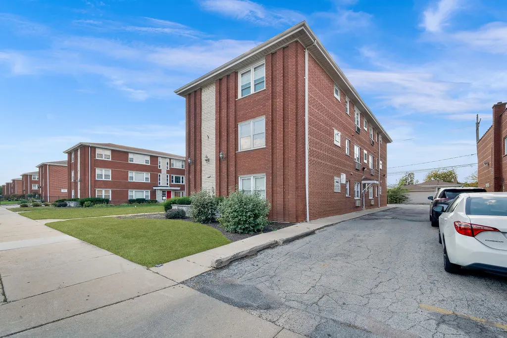7932 S Pulaski Road 301E IL