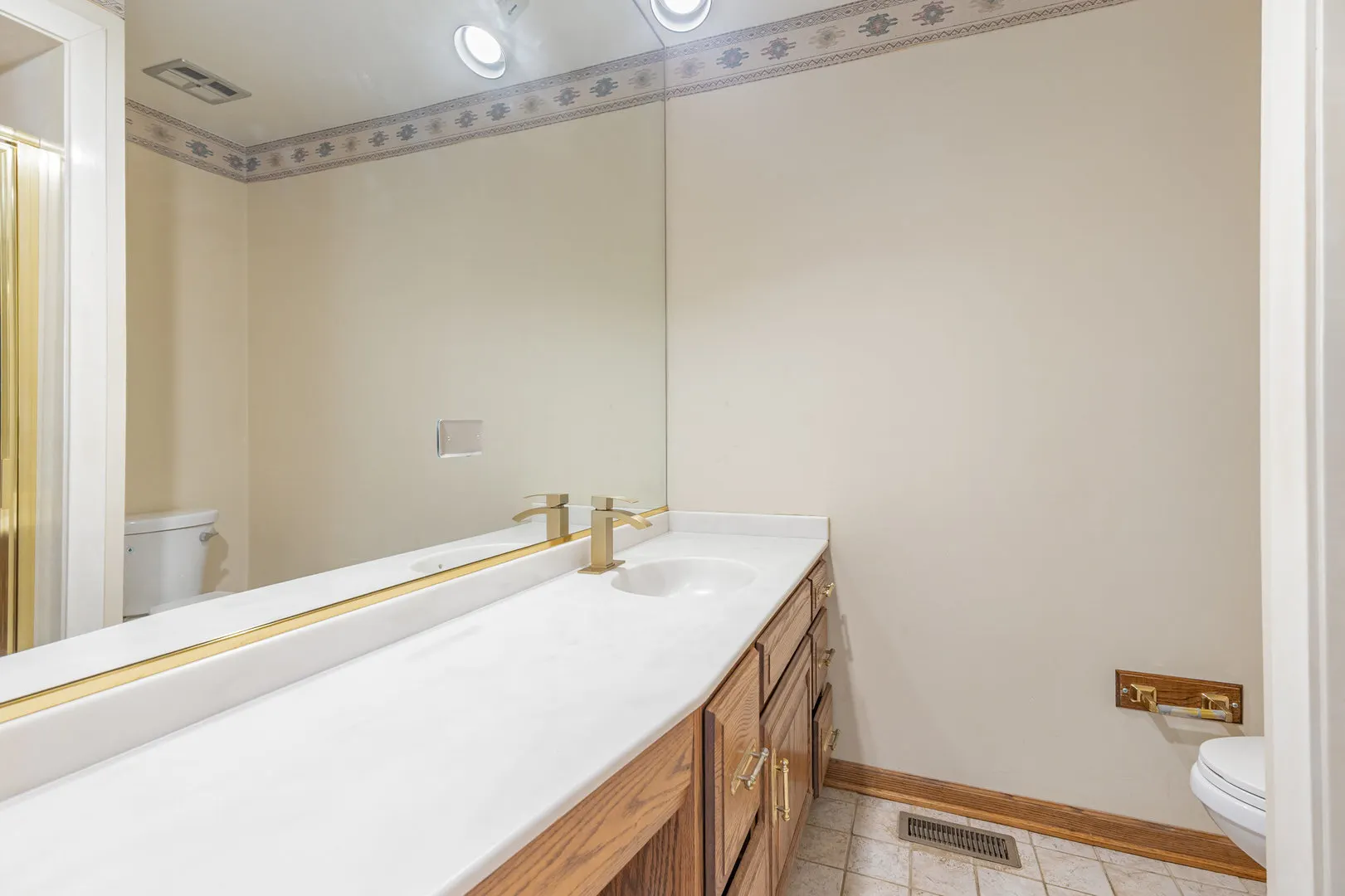 648 Dauphine Court F IL