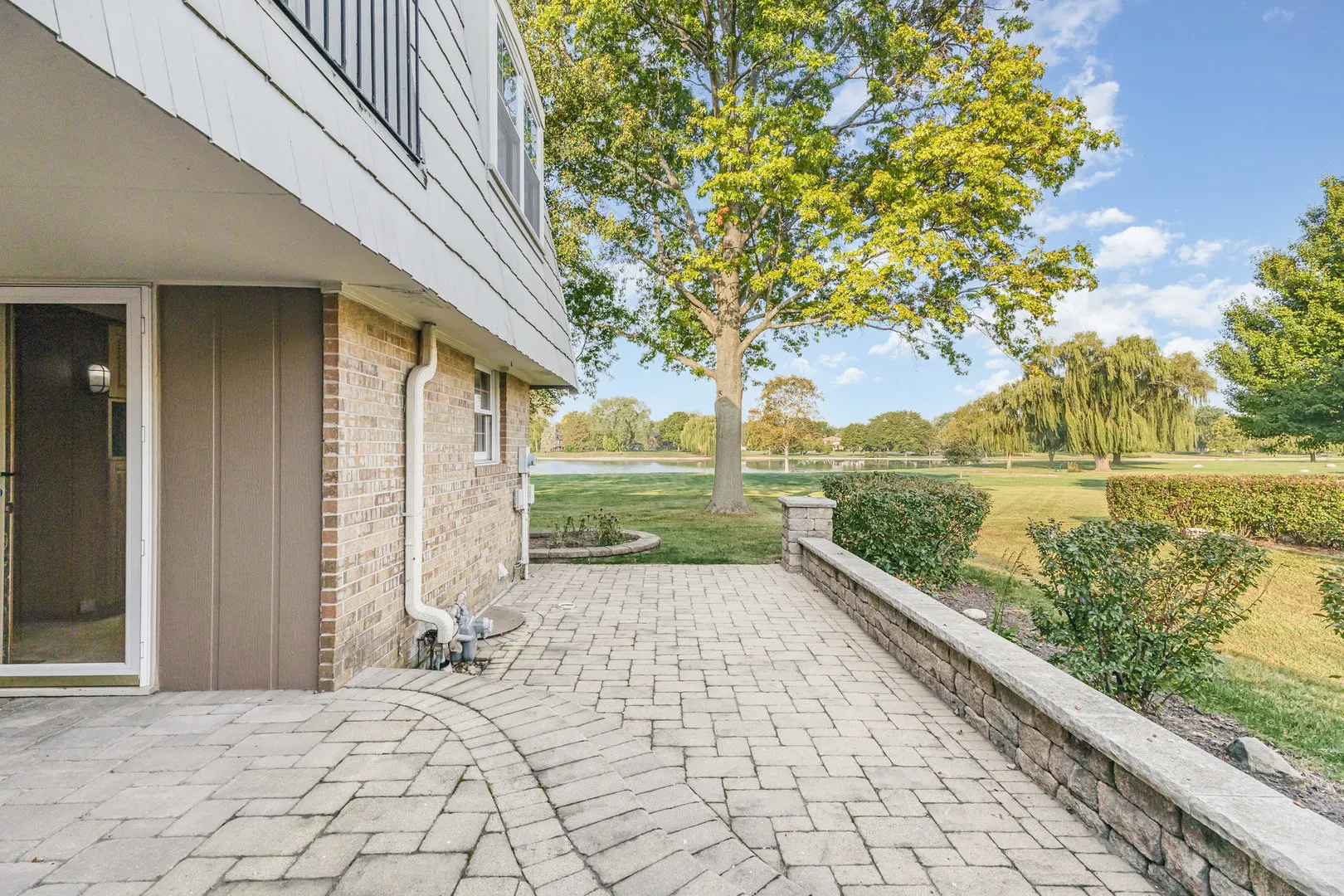 648 Dauphine Court F IL
