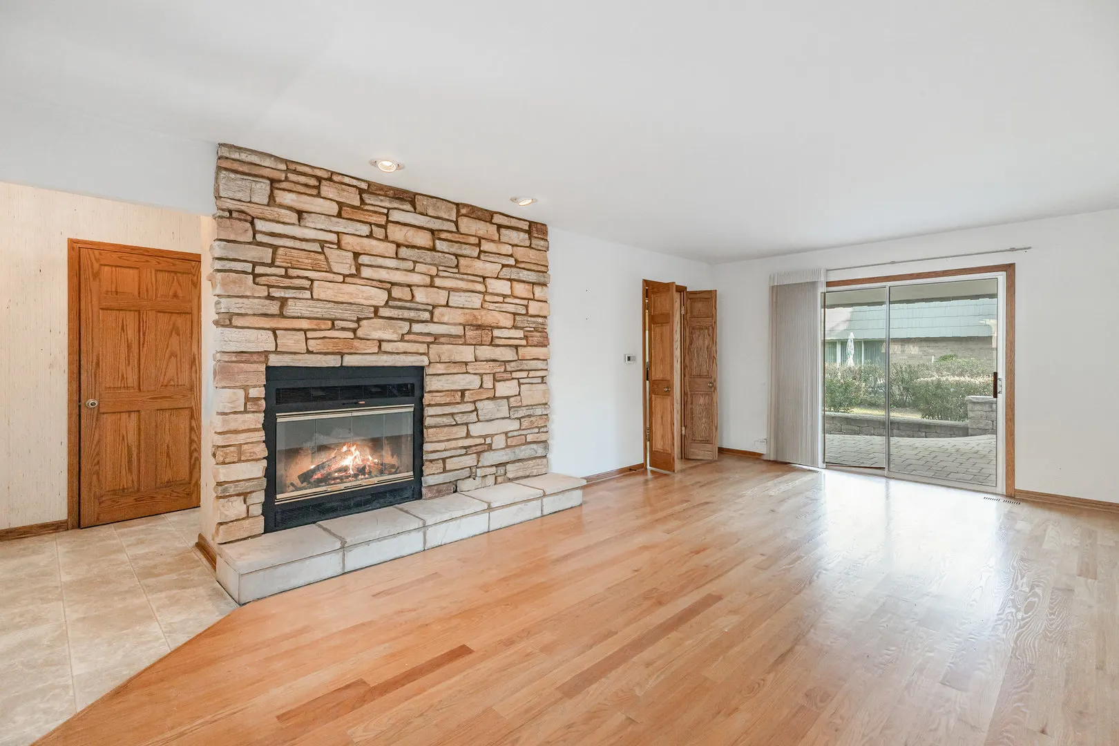 648 Dauphine Court F IL
