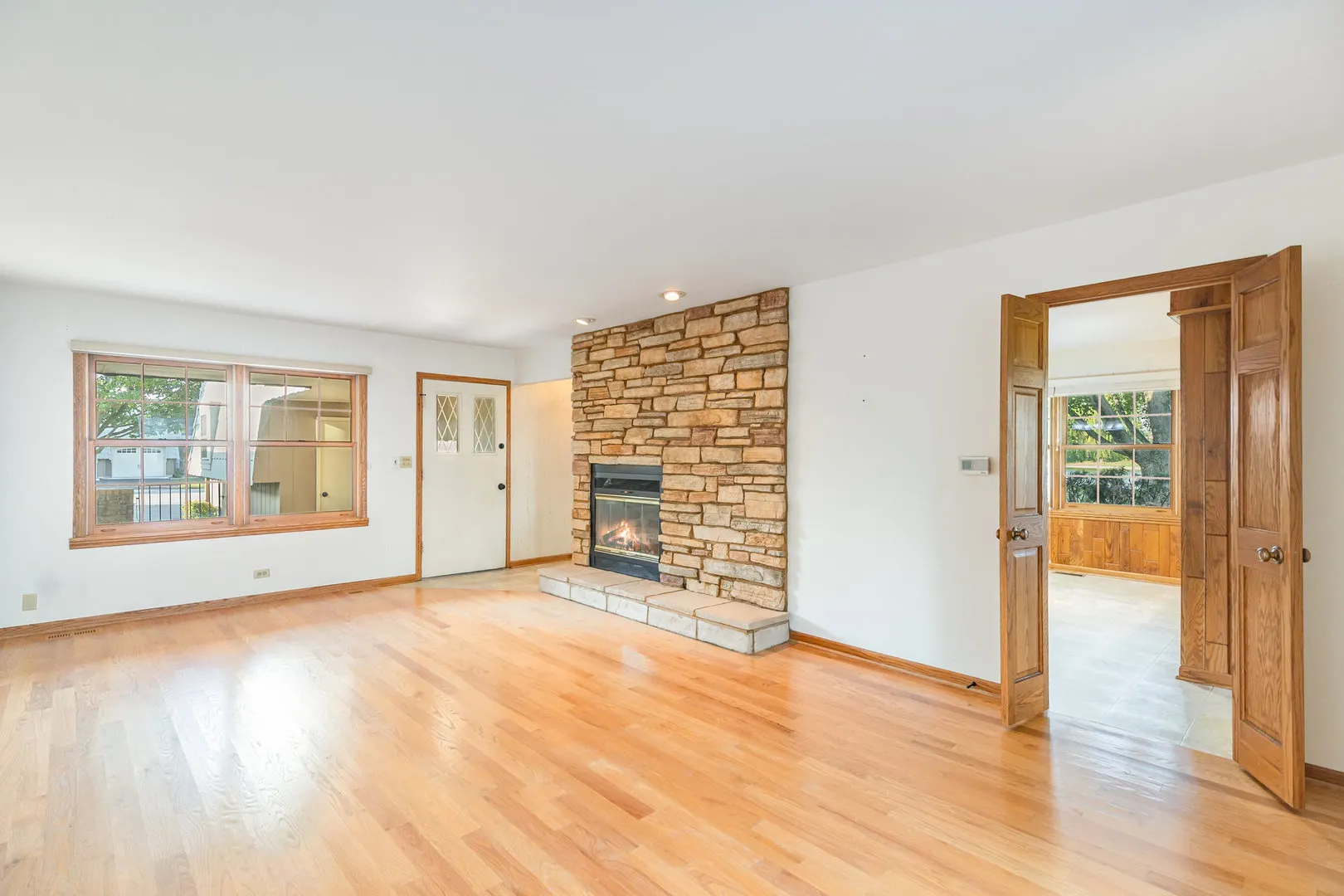 648 Dauphine Court F IL