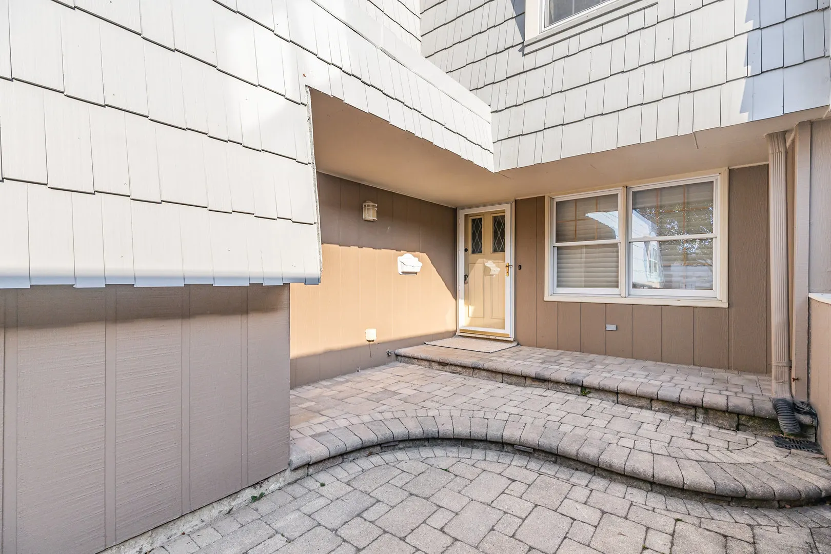 648 Dauphine Court F IL
