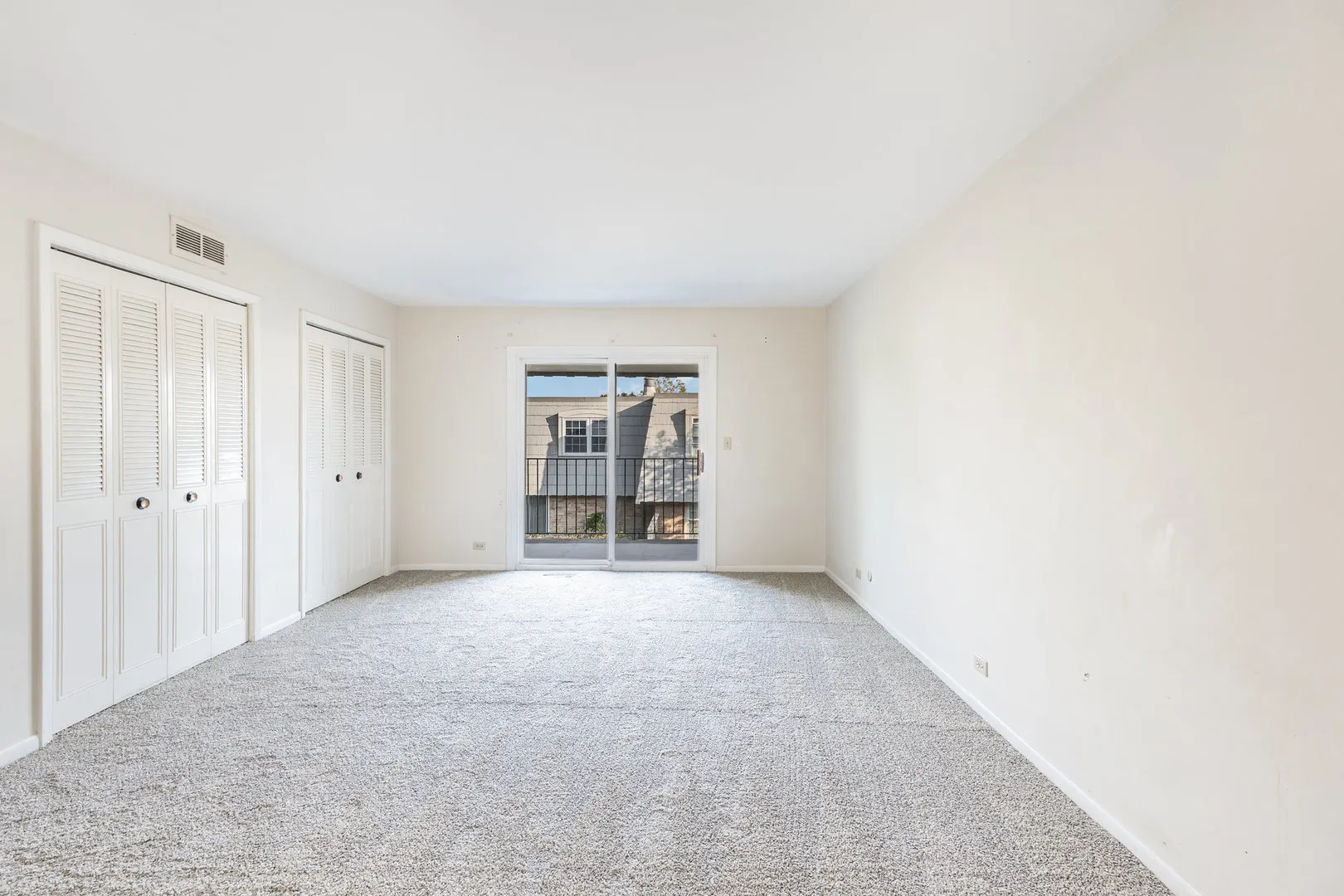 648 Dauphine Court F IL