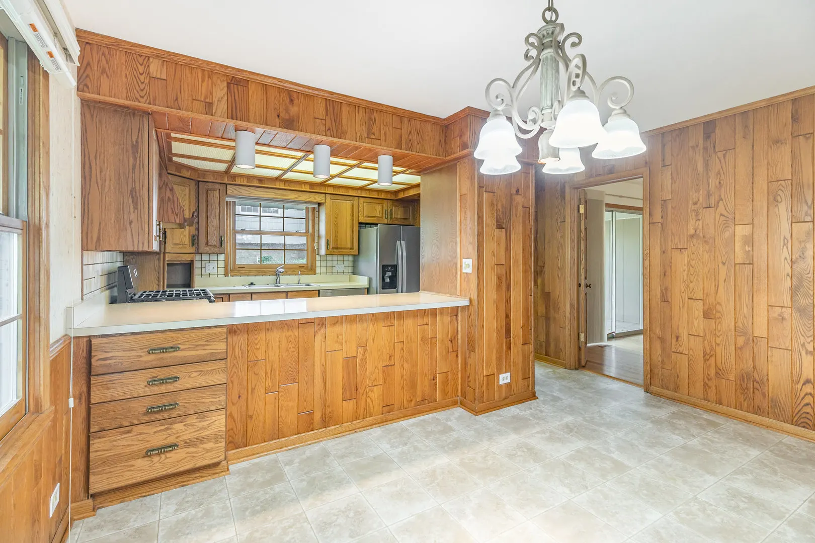 648 Dauphine Court F IL