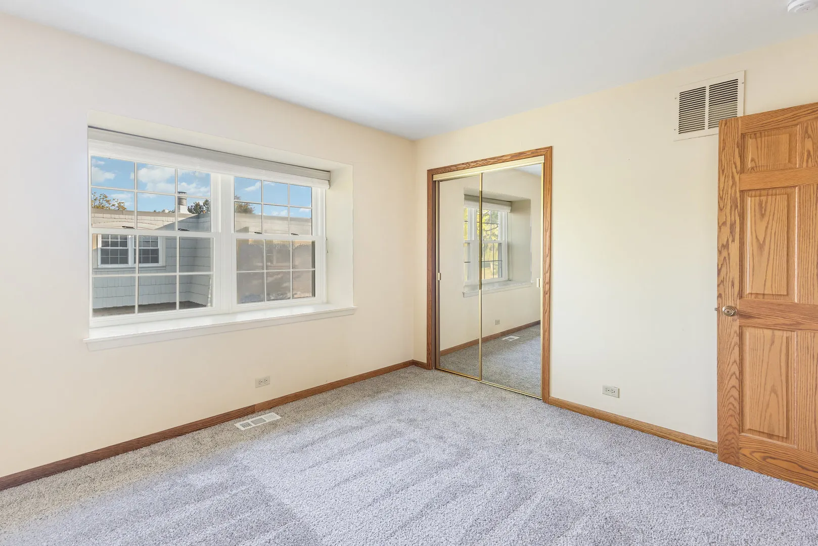 648 Dauphine Court F IL